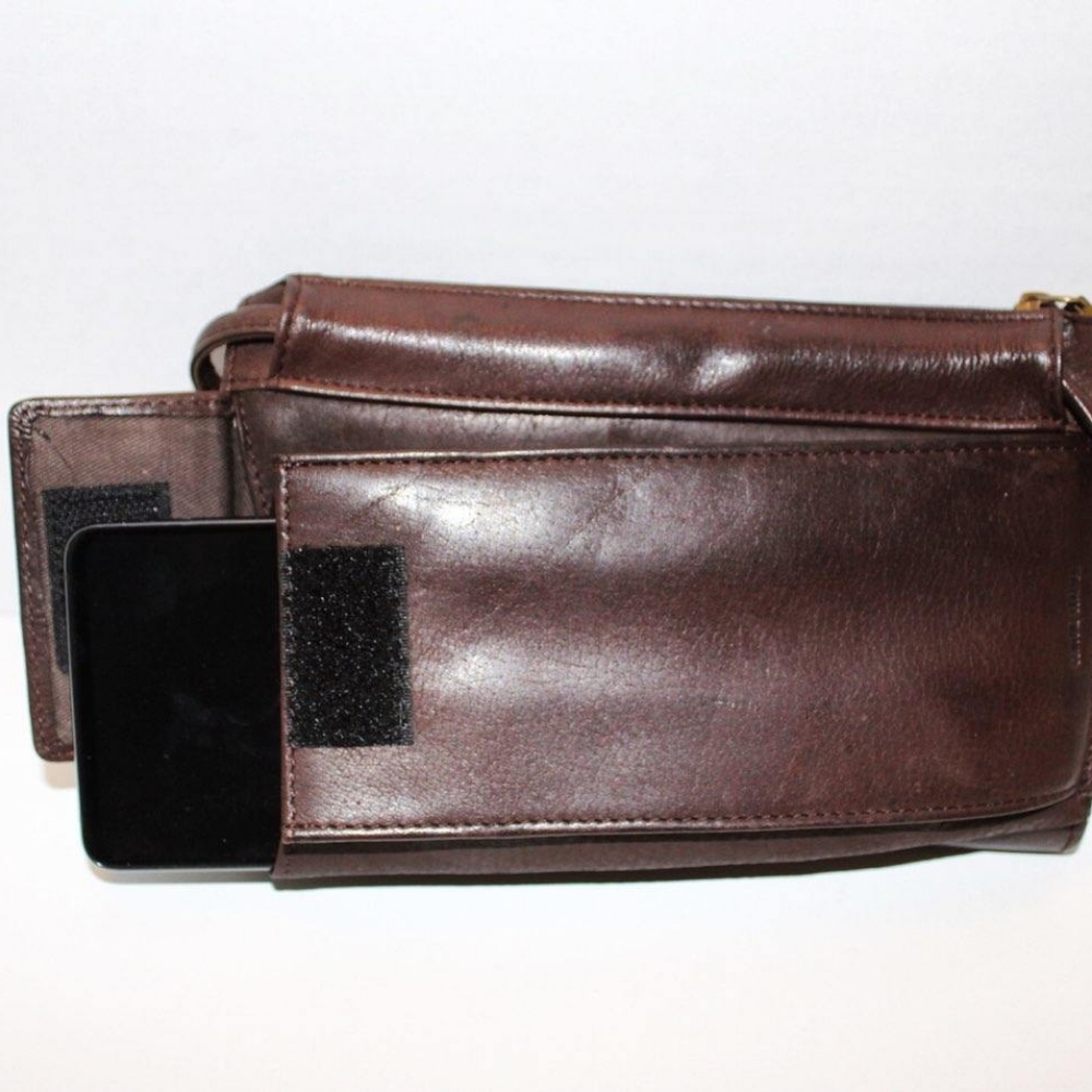 Fossil wallet with removable crossbody  strap - Picture 4 of 9
